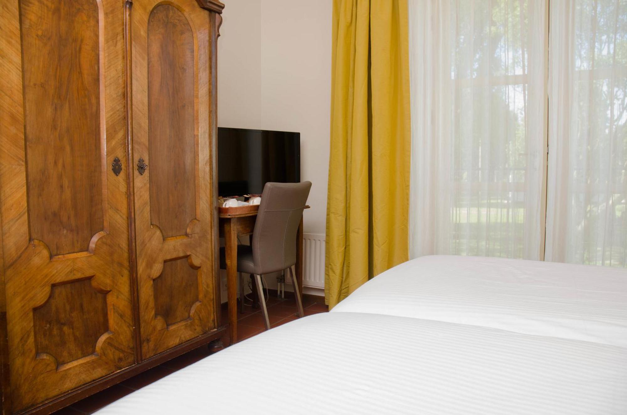 Hotel Graaf Bernstorff Schiermonnikoog Ruang foto